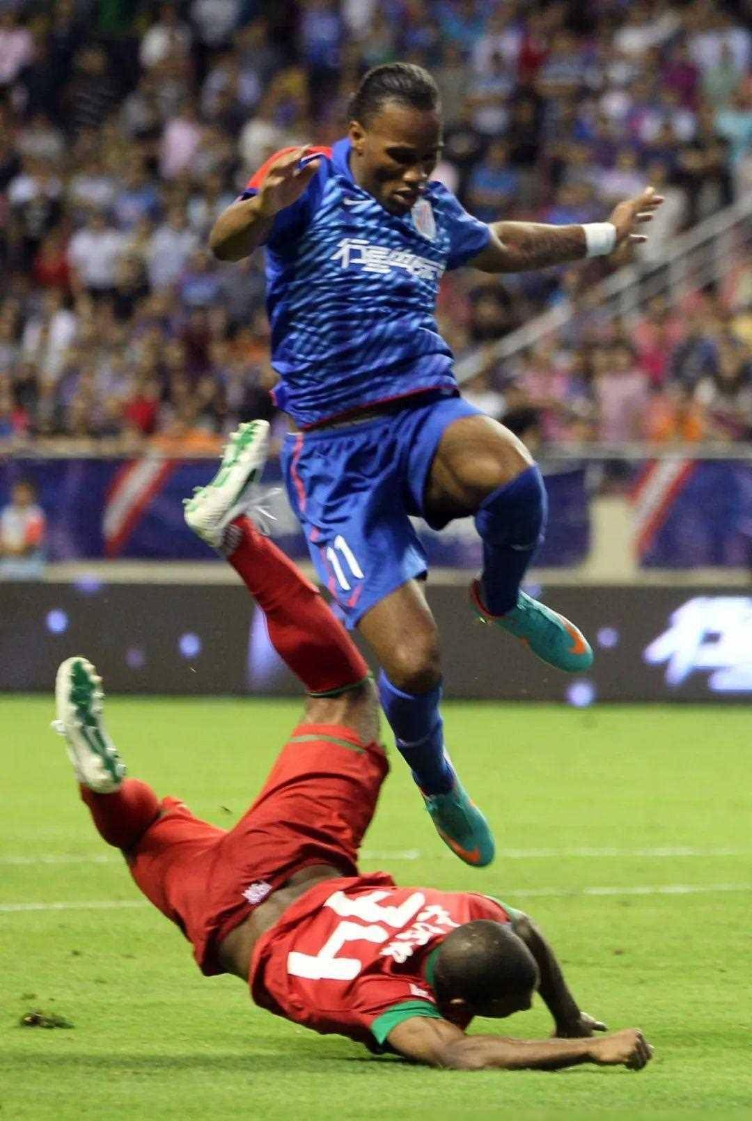 Kaiyun Sports-关于上海申花训练开放日，集结日门线救险引欢呼，英超在即，团队化学反应显著的信息